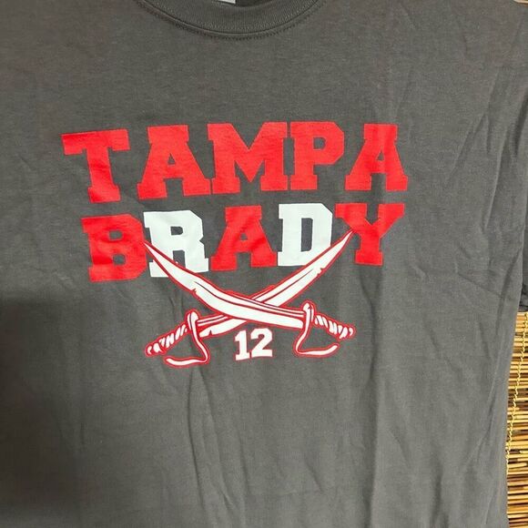 Tampa Brady #12 Short Sleeve T-Shirt Gildan Extra Large (XL) - Picture 4 of 4